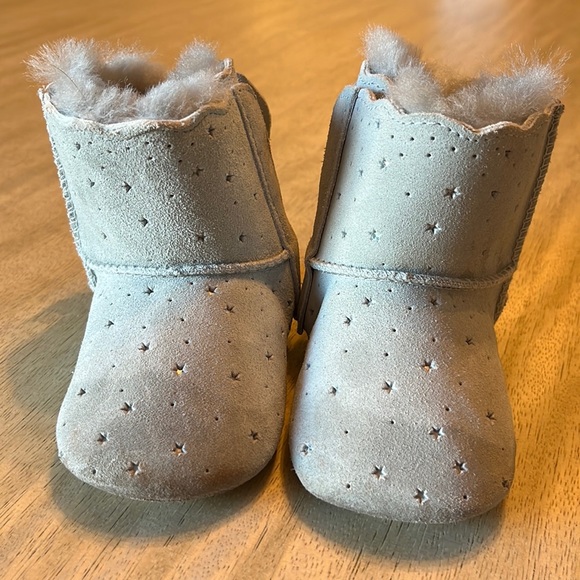 UGG Other - UGG metallic star baby bootie